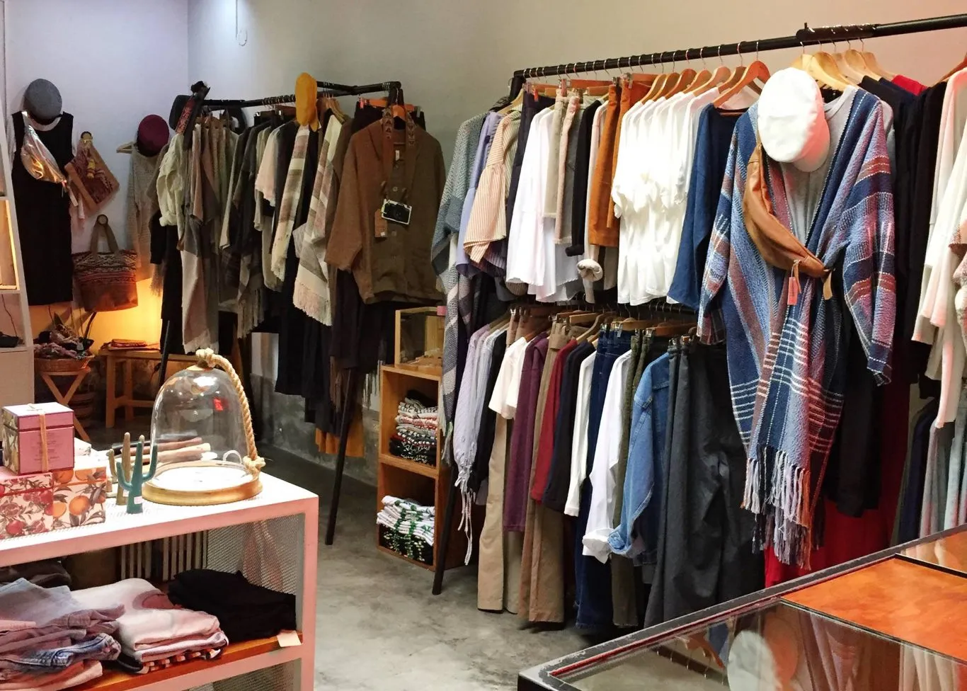 Uno clothes shopping in Lima