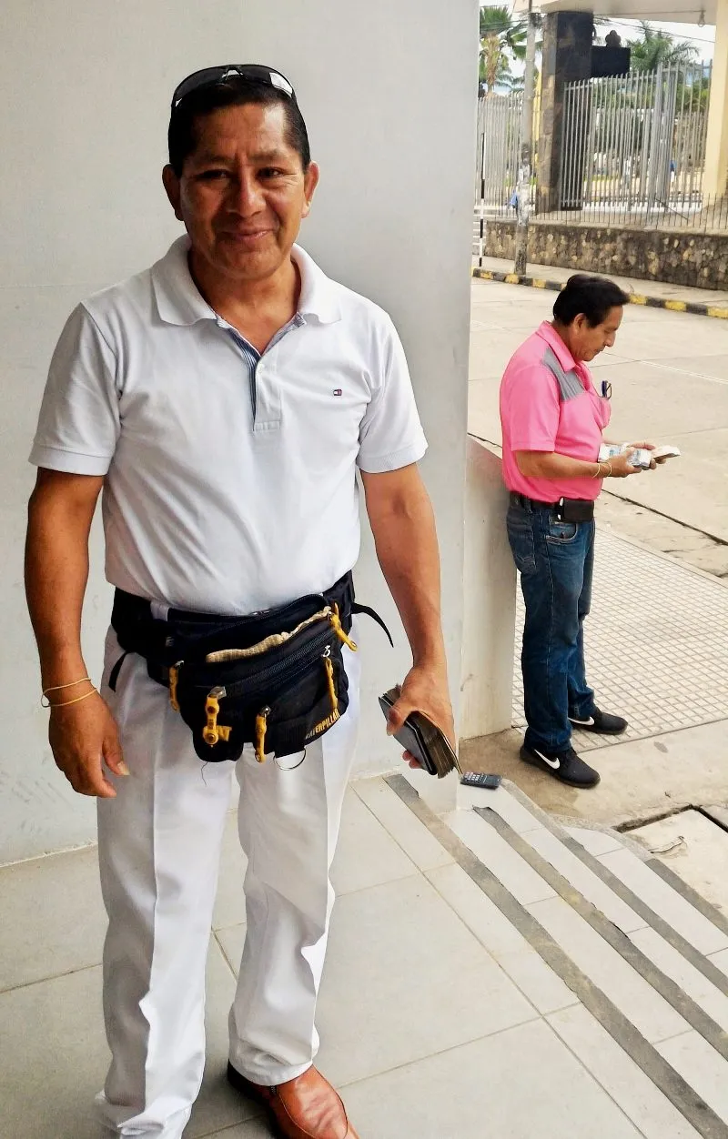 Moneychangers in Peru 